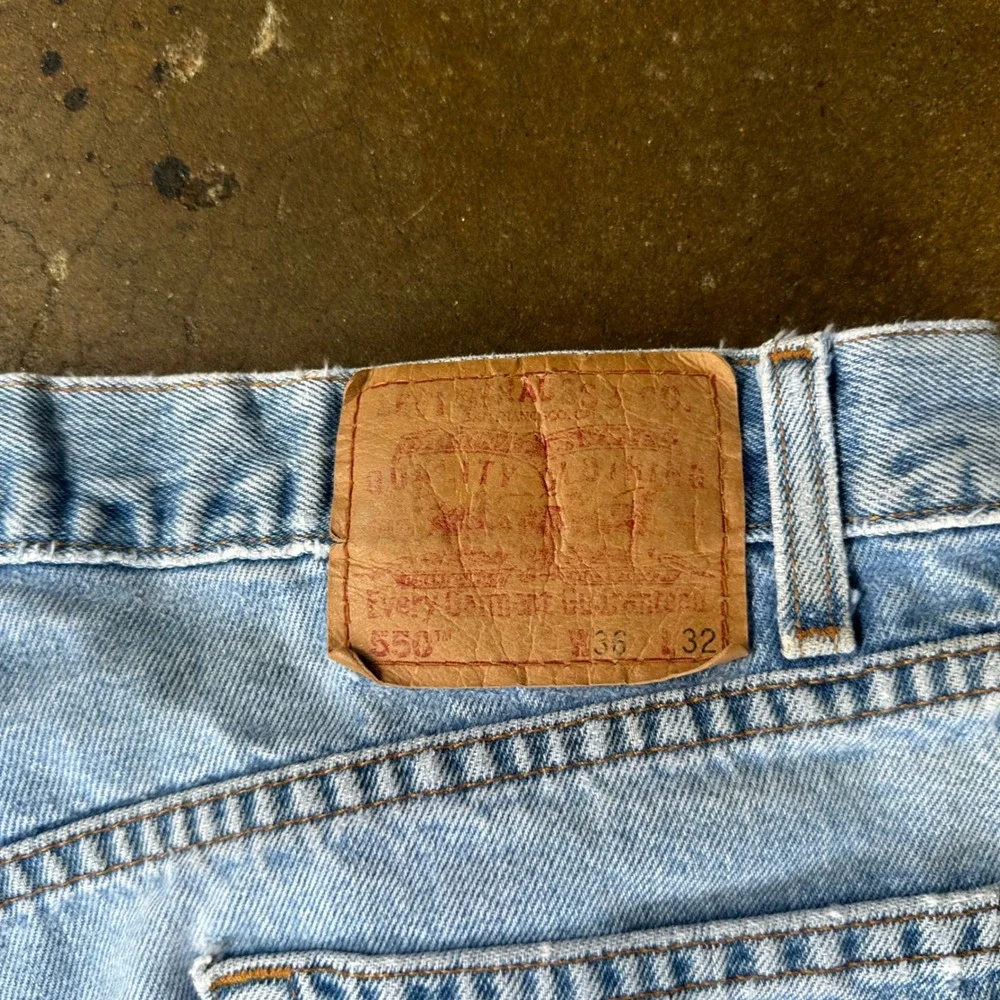 Levi's 550 Relaxed Fit Jeans Men 36x32 Light Wash Blue Good Vintage Denim